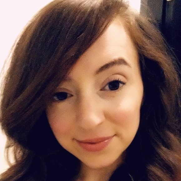 Meet your Posher, Laura - Picture 1 of 1